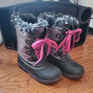 Girls size 3 snow boots